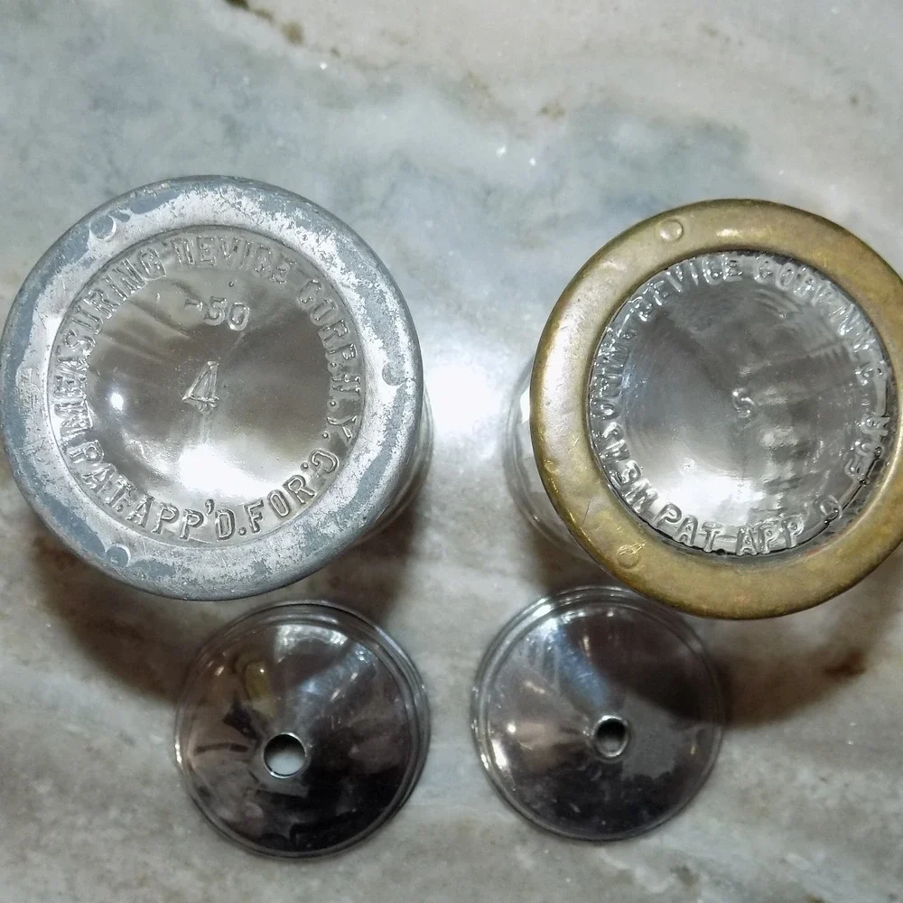 Measuring Device Corp Sugar Shakers Set of 2‎ Clear Ribbed Glass Good Vintage